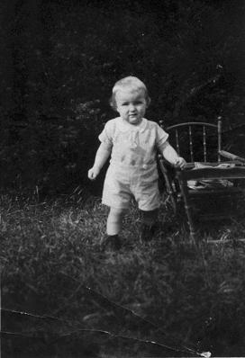 Jan an sien eersten Schriefdisch 1938 in Brinkmanns Goorn